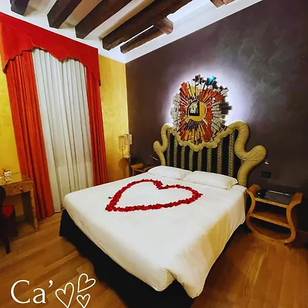 Ca Dell'arte Palace לינה וארוחת בוקר 4*